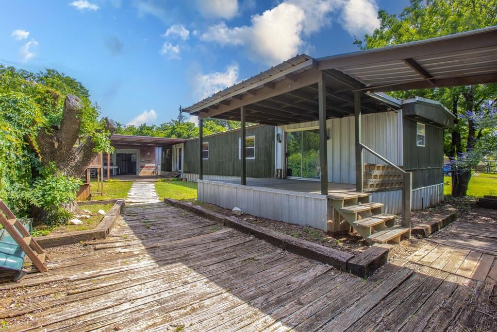 Property Photo:  512 River Park Road  TX 76657 