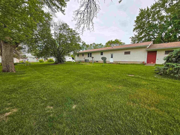 Property Photo:  611 Railroad Ave  IA 51016 