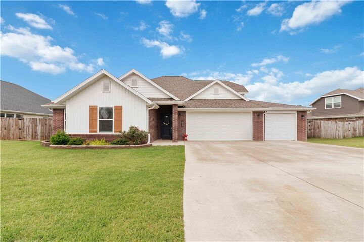 Property Photo: 642 Mary Katherine Street AR 72753