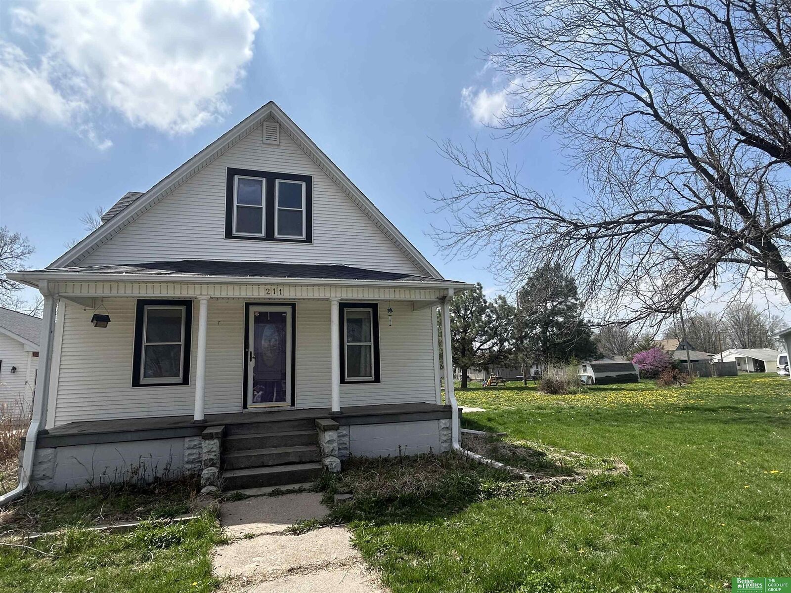 Property Photo: 211 W Alexander Street NE 68064