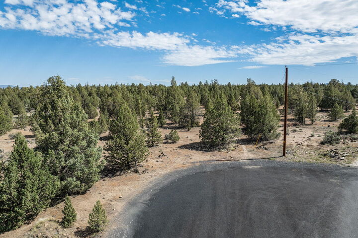 Property Photo:  7768 NW 89th Court  OR 97760 