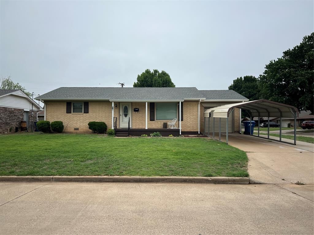 Property Photo: 1100 SW 8th Street OK 73005