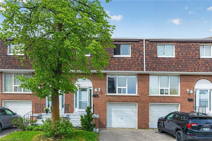 Property Photo:  2380 Bromsgrove Road 9  ON L5J 4E6 