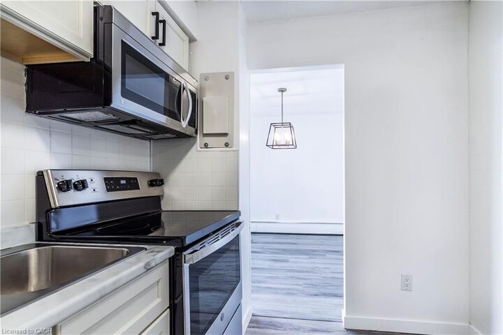Property Photo:  975 Warwick Court 908  ON L7T 3Z7 