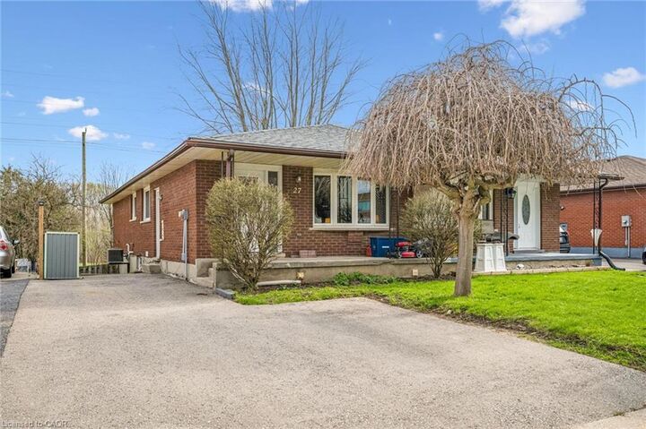 Property Photo: 27 Vicmount Drive ON N2M 2A2