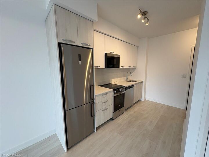 Property Photo:  75 James Street S 825  ON L8P 4V8 
