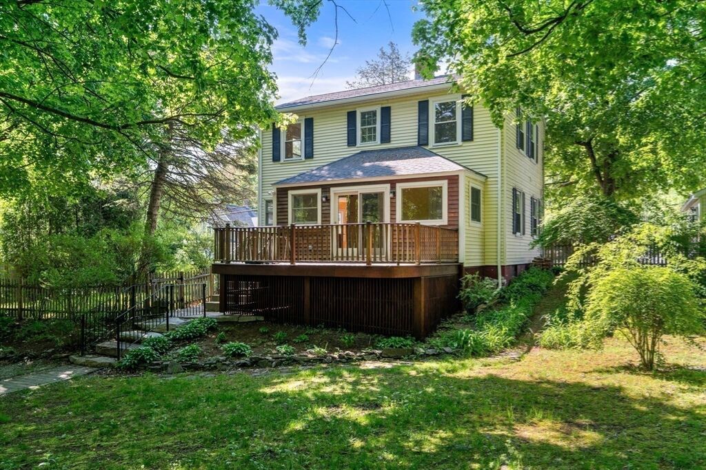Property Photo:  1231 Pleasant St  MA 01602 