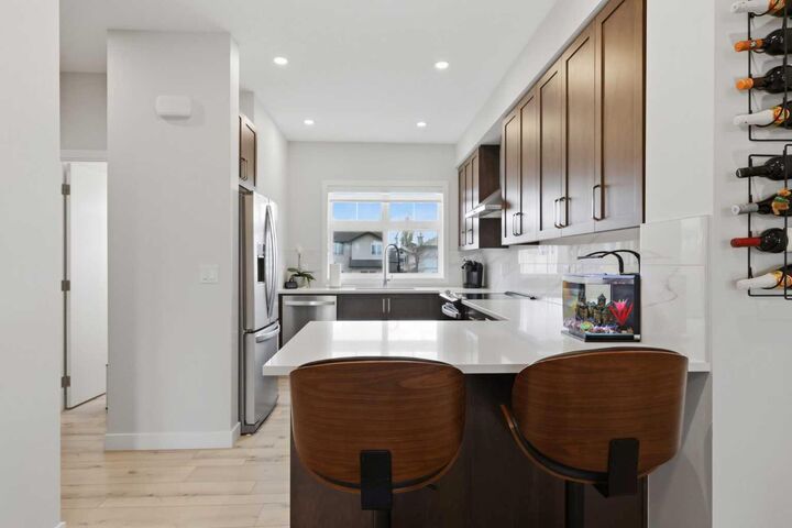 Property Photo:  11 Les Jardins Park SE  AB T2C 5V3 