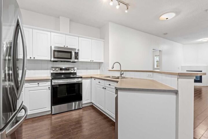 Property Photo:  126 14 Avenue SW 117  AB T2R 0L9 