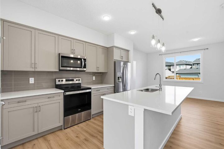 Property Photo:  176 Walcrest Boulevard SE  AB T2X 4L6 