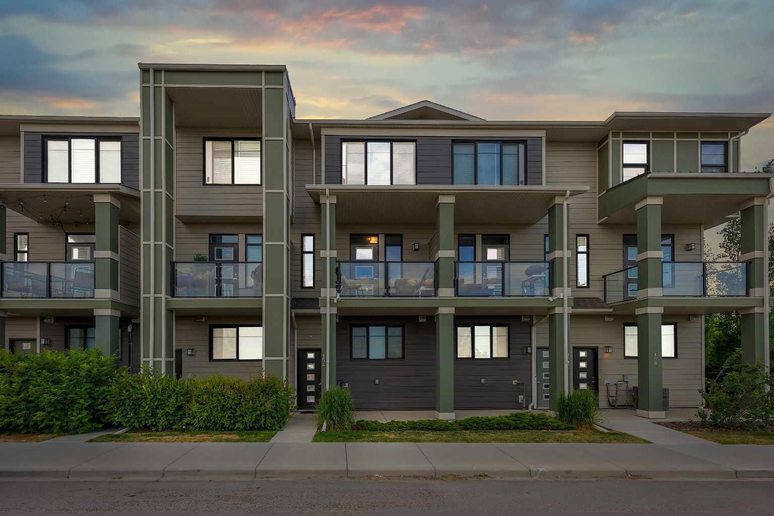 Property Photo:  154 Seton Passage SE  AB T3M 3A6 