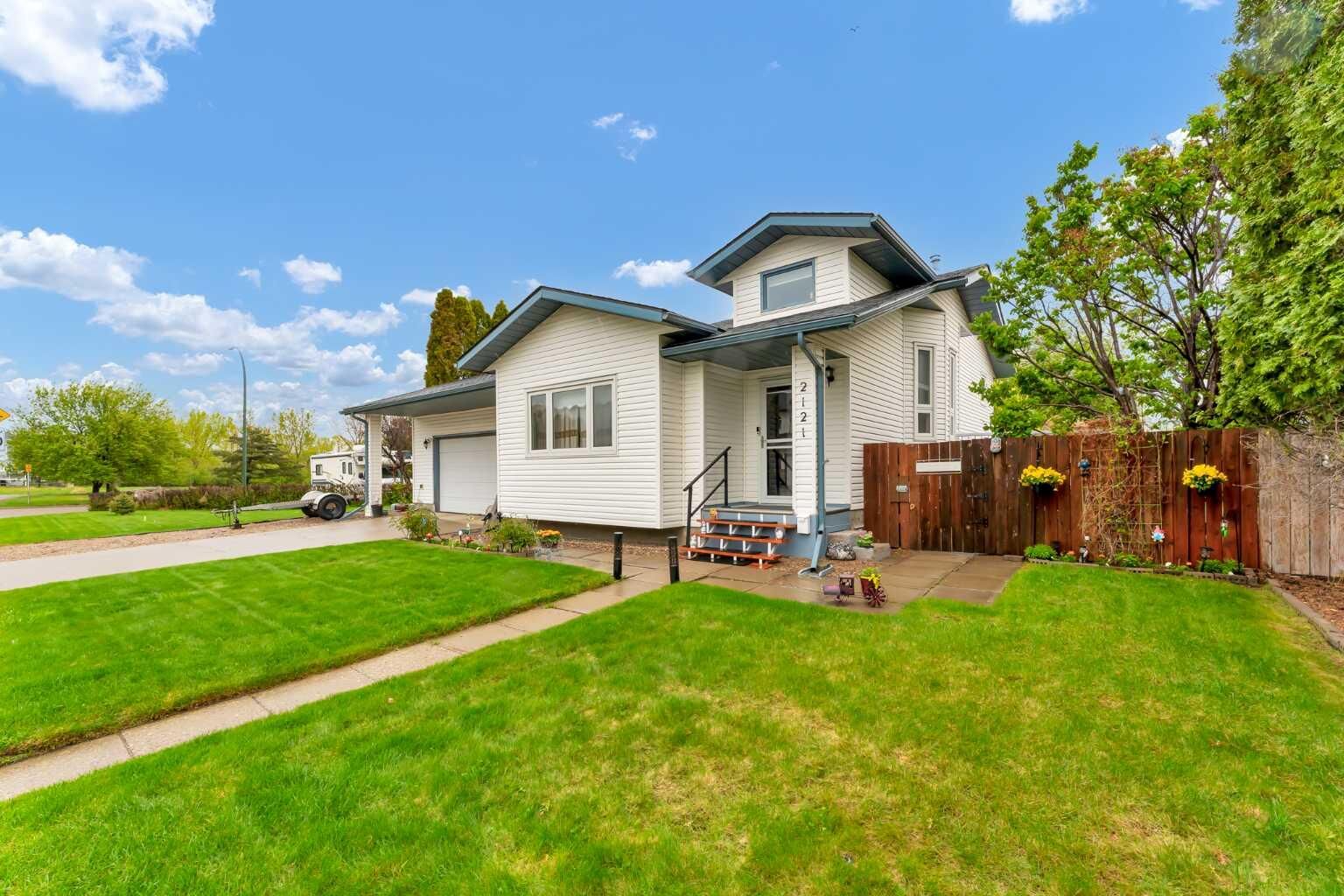 Property Photo: 2121 Hull Way NE AB T1C 1R9