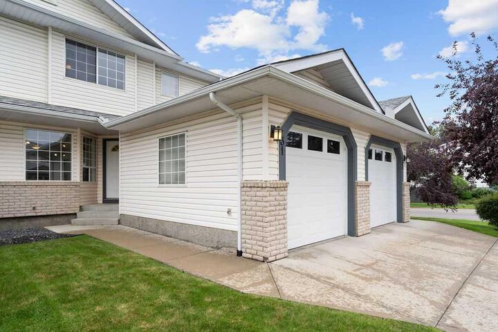 Property Photo: 31 Silvergrove Close NW AB T3B 5R4