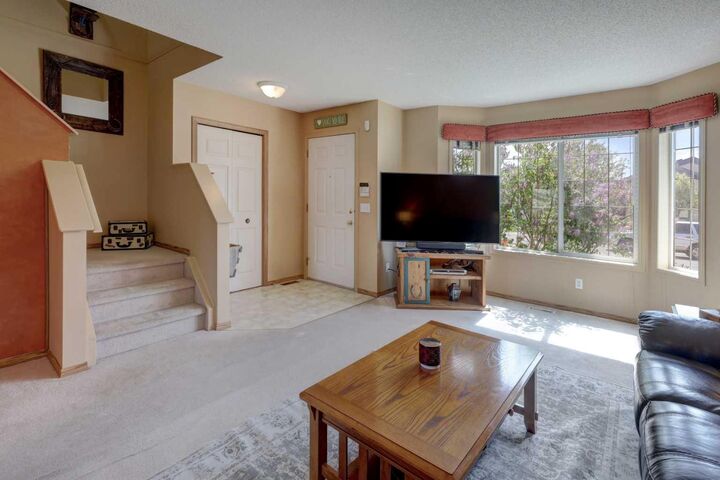 Property Photo:  47 Martinvalley Way NE  AB T3J 4A1 
