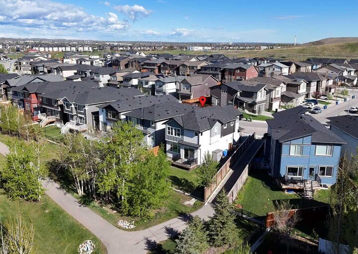 Property Photo: 77 Walgrove Gardens SE AB T2X 4C5