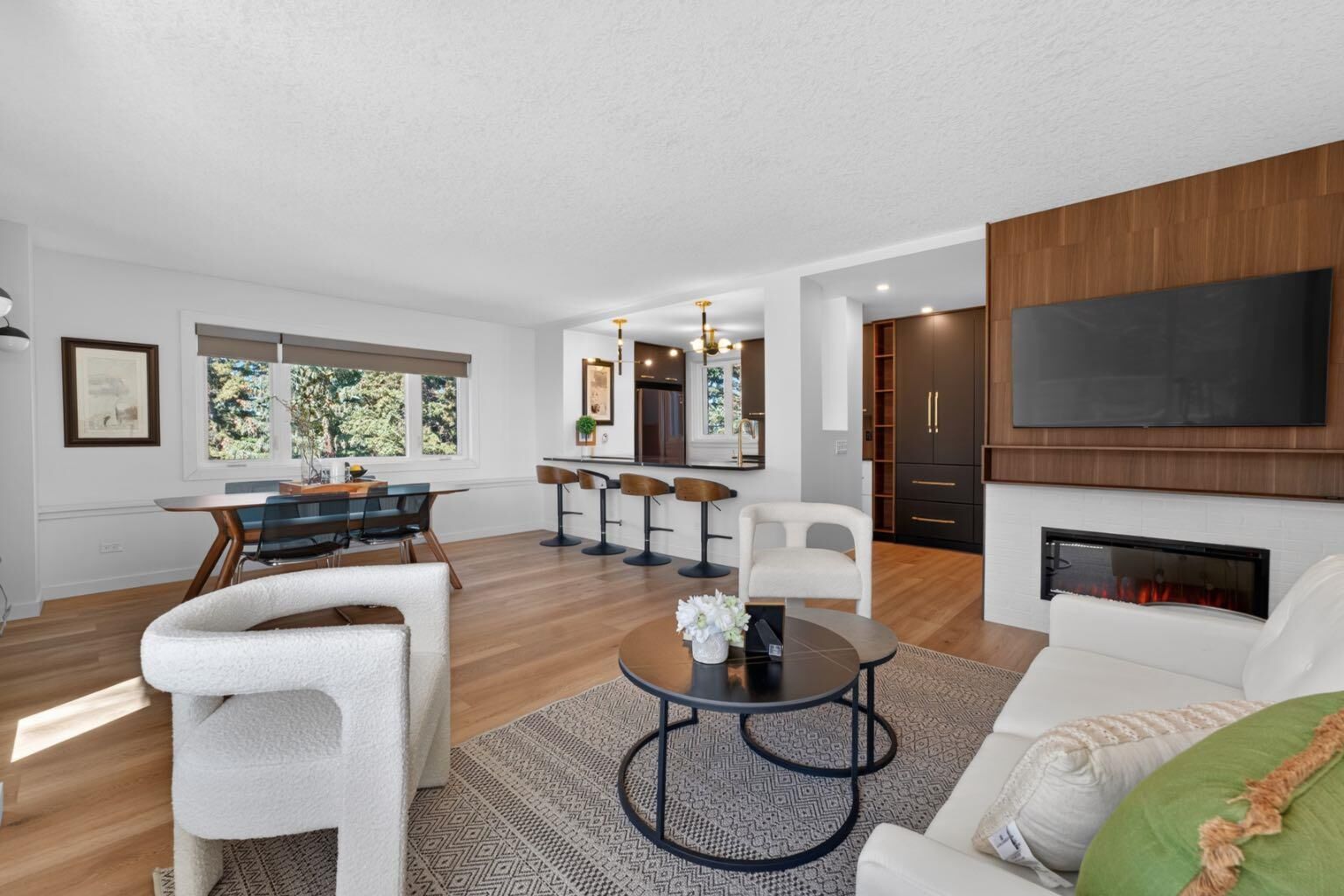 Property Photo:  3204 Rideau Place SW 401  AB T2S 1Z2 