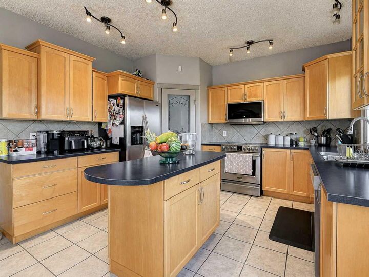Property Photo: 12605 Lakeshore Drive AB T8X 8C6