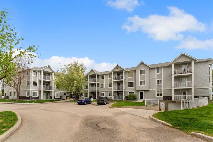 Property Photo: 1307 Valleyview Park SE 307 AB T2B 3R6