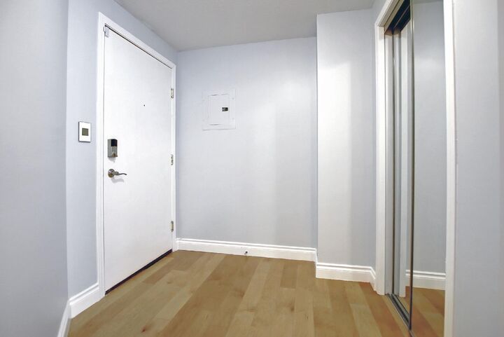 Property Photo:  683 10 Street SW 1705  AB T2P 5G3 