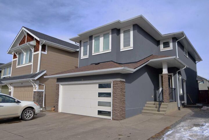 Property Photo:  18 Redstone Manor NE  AB T3N 0J5 