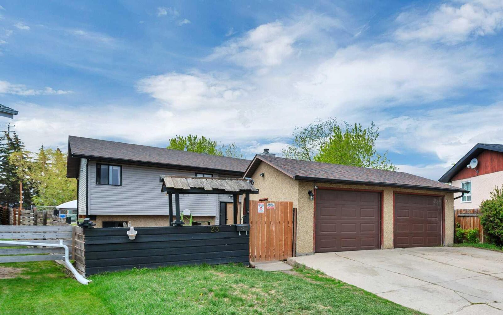 Property Photo: 23 Newcombe Crescent AB T4P 1T9