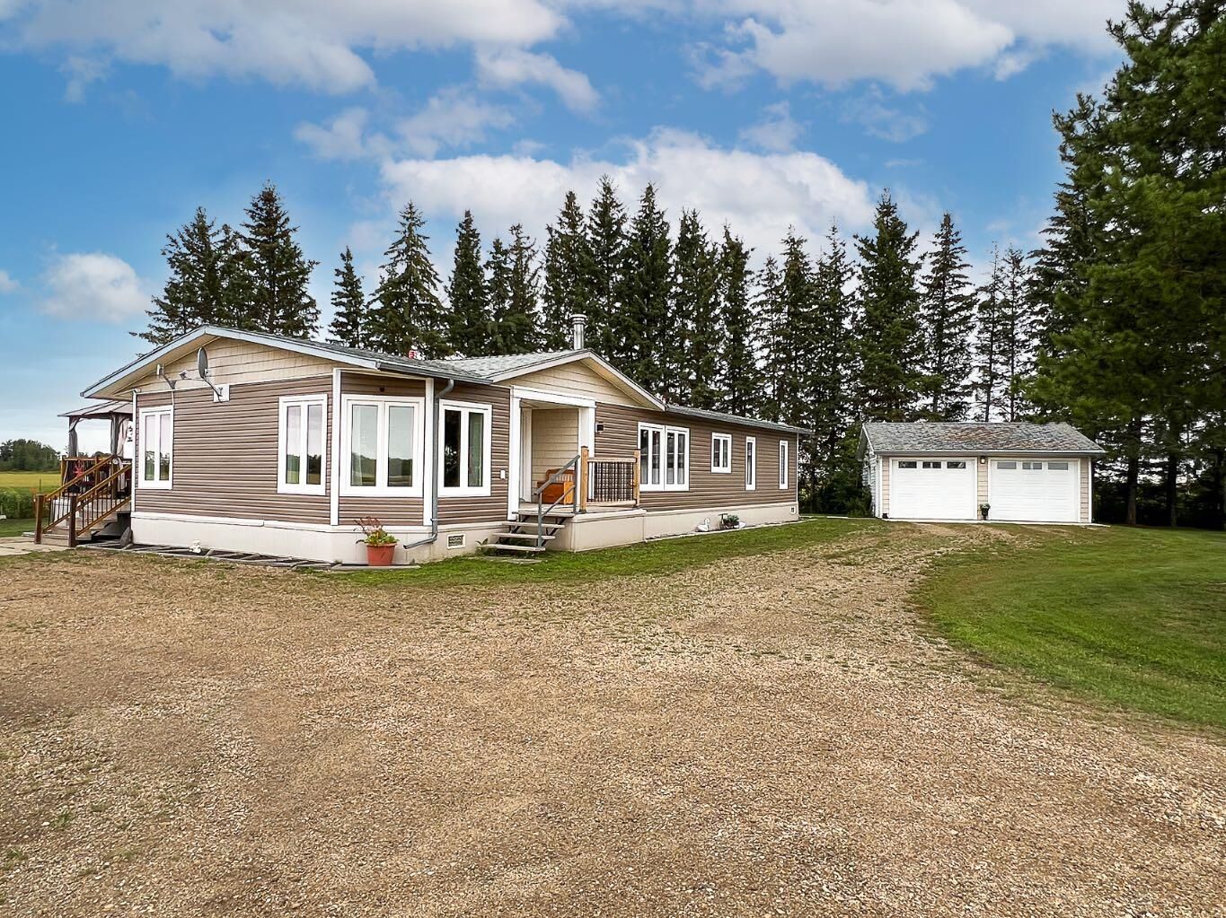 Property Photo: 77132 Range Road 212 AB T0H 1M0
