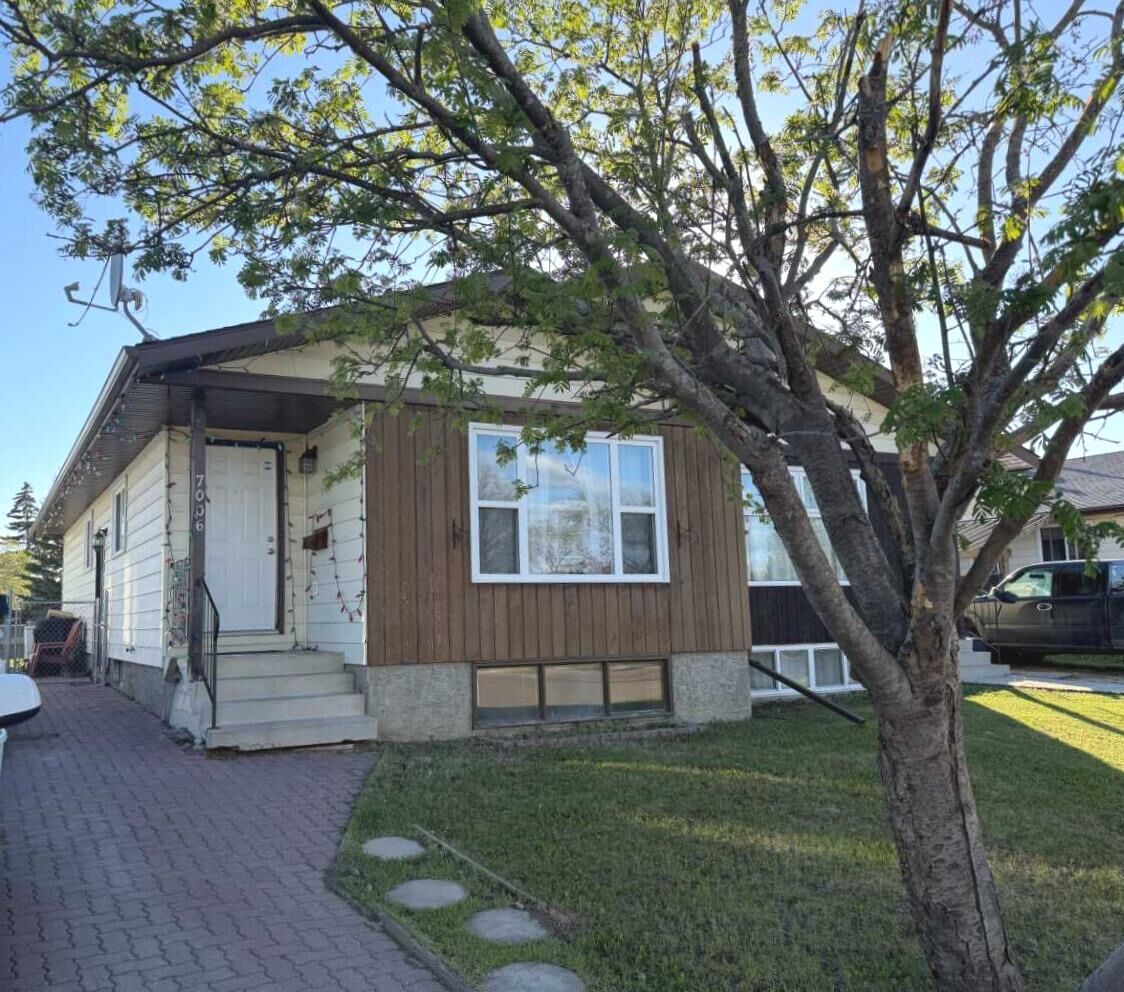 Property Photo: 7006 93A Street AB T8V 6C8
