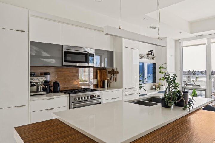 Property Photo:  1020 9 Avenue SE 705  AB T2G 0S7 