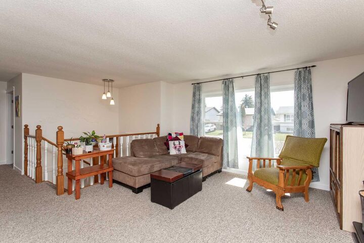 Property Photo:  114 Dawson Street  AB T4R 1Y9 