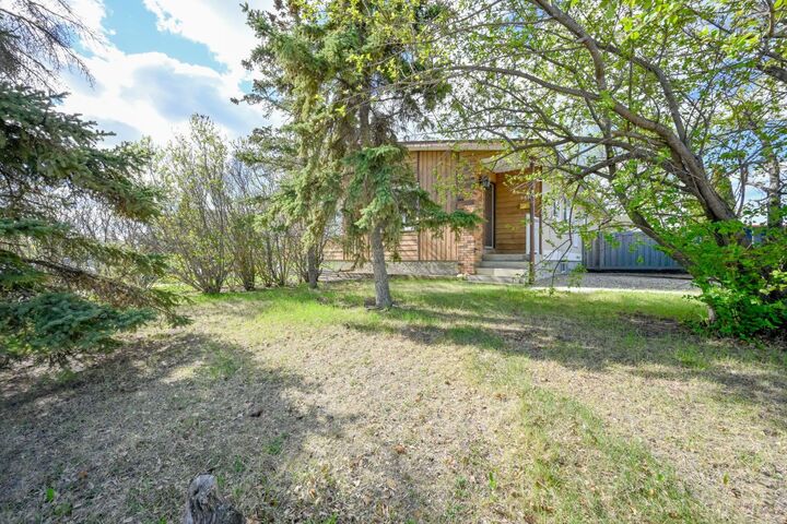 Property Photo:  9433 121 Avenue  AB T8V 4R5 