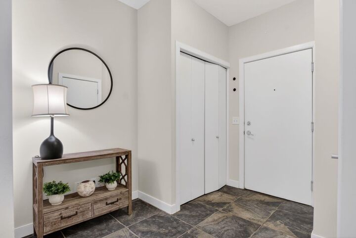 Property Photo: 2420 34 Avenue SW 106 AB T2T 2C8