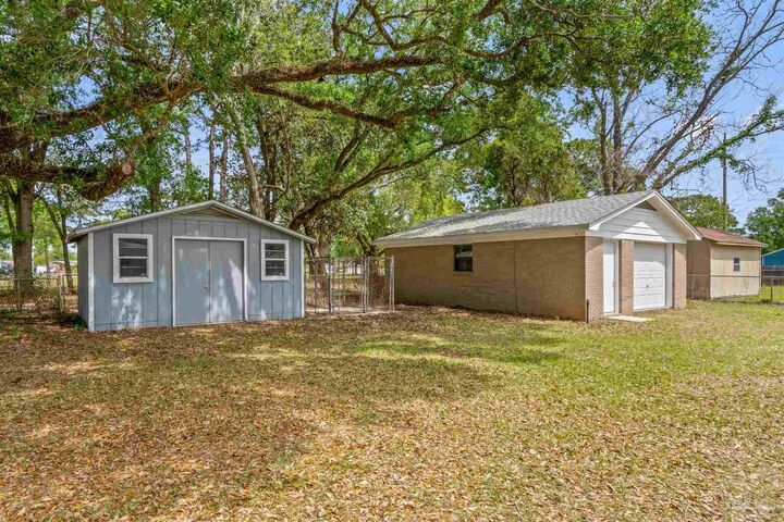 Property Photo:  6114 Confederate Dr  FL 32503 