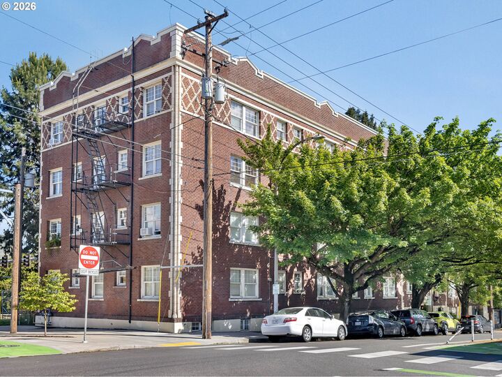 Property Photo:  20 NW 16th Ave  OR 97209 