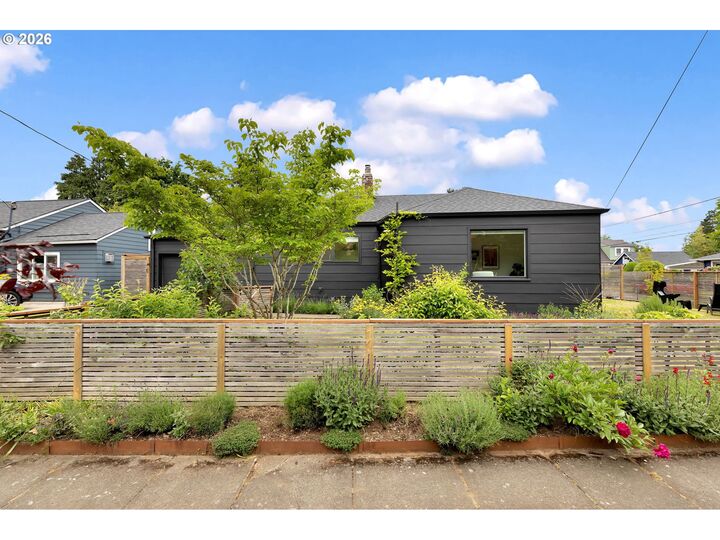 Property Photo: 3008 NE 70th Ave OR 97213