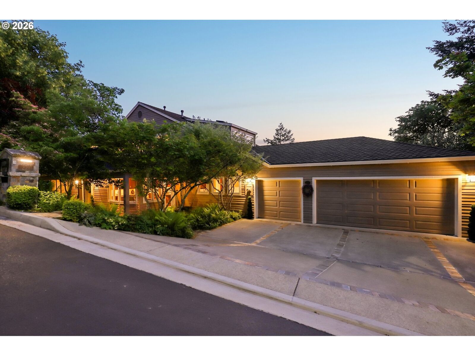 Property Photo: 221 SW Moonridge Pl OR 97225