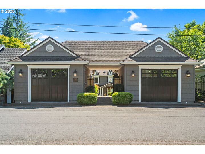 Property Photo: 616 Cabana Ln OR 97034