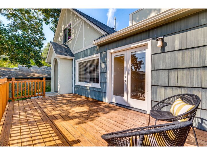 Property Photo: 3762 N Melrose Dr OR 97227