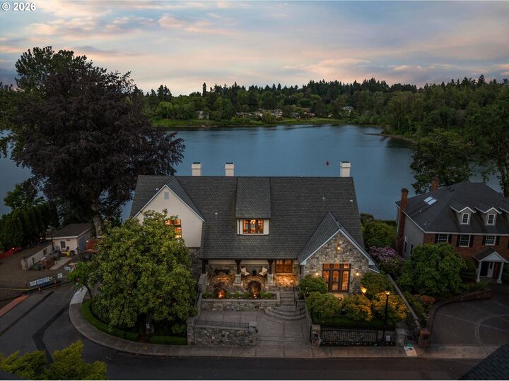 Property Photo: 11859 S Riverwood Rd OR 97219