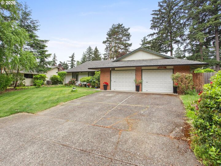 Property Photo: 1614 SE 125th Ave WA 98683