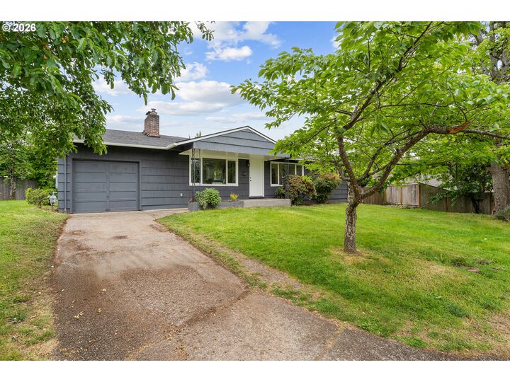 Property Photo:  1100 SE 114th Pl  OR 97216 