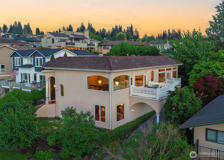 Property Photo:  750  Maple Street  WA 98020 