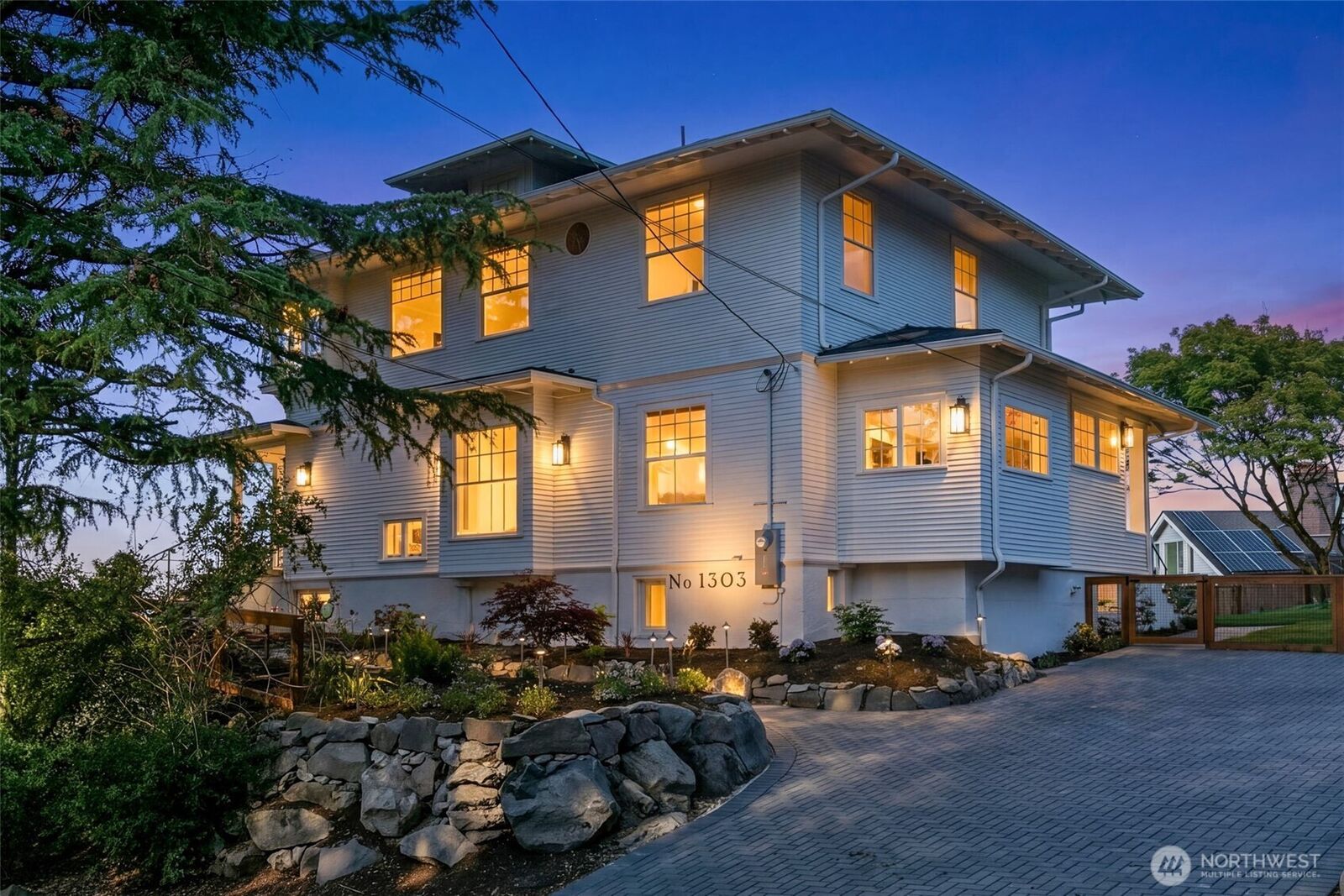 Property Photo:  1303 E Lynn Street  WA 98102 