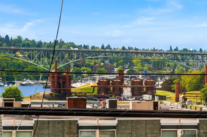 Property Photo: 2633 Franklin Avenue E 102 WA 98102
