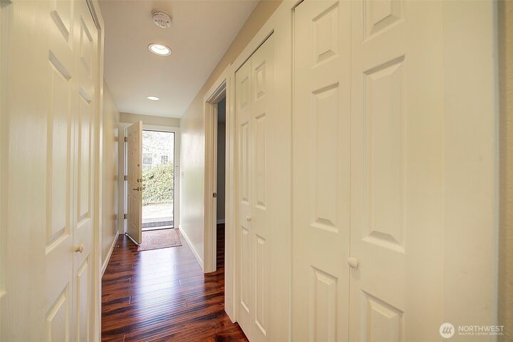 Property Photo:  9840 NE 116th Street 4  WA 98034 