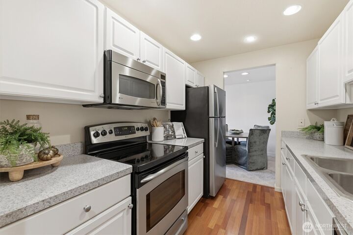 Property Photo: 2929 76th Avenue SE 410 WA 98040