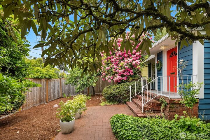 Property Photo:  2522  31st Avenue S  WA 98144 