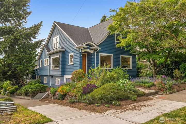 Property Photo:  801  16th Avenue  WA 98122 
