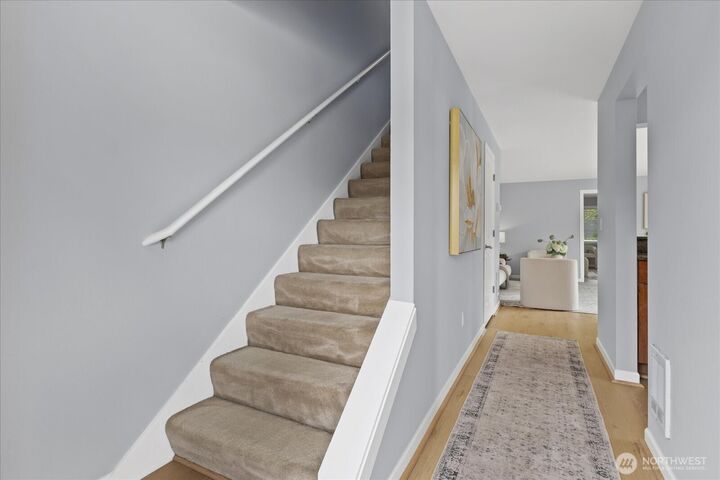 Property Photo:  514  142nd Avenue SE 98  WA 98007 