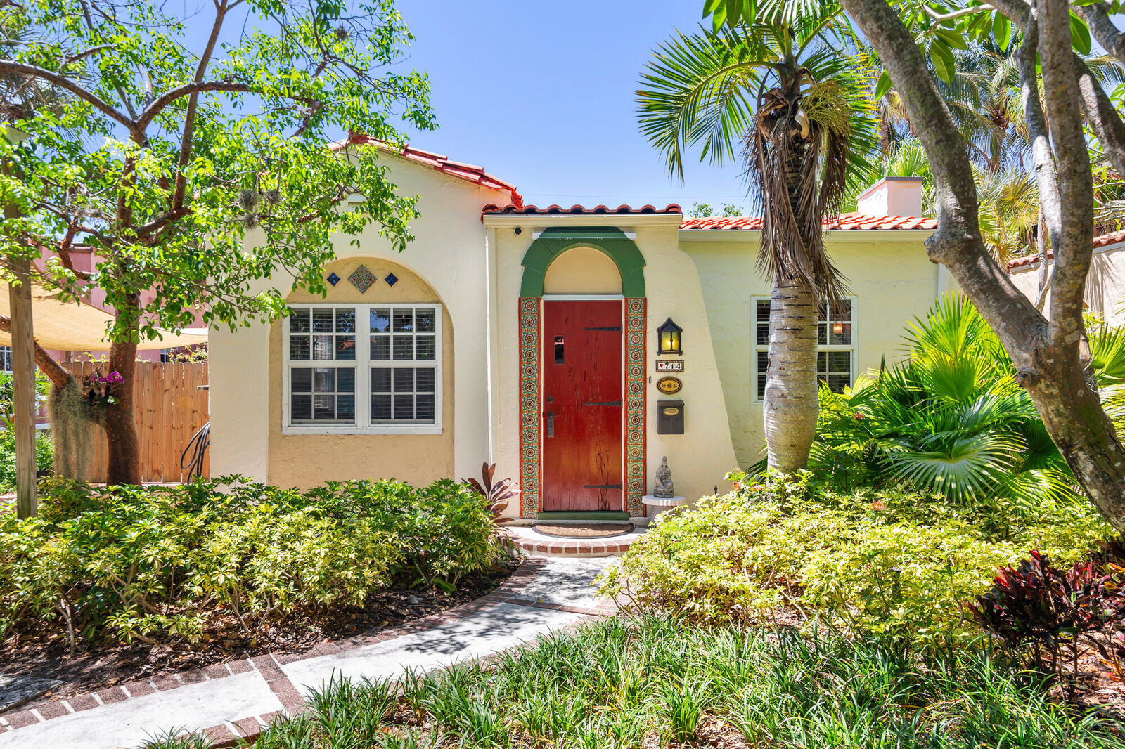 Property Photo:  714 Sunset Road  FL 33401 