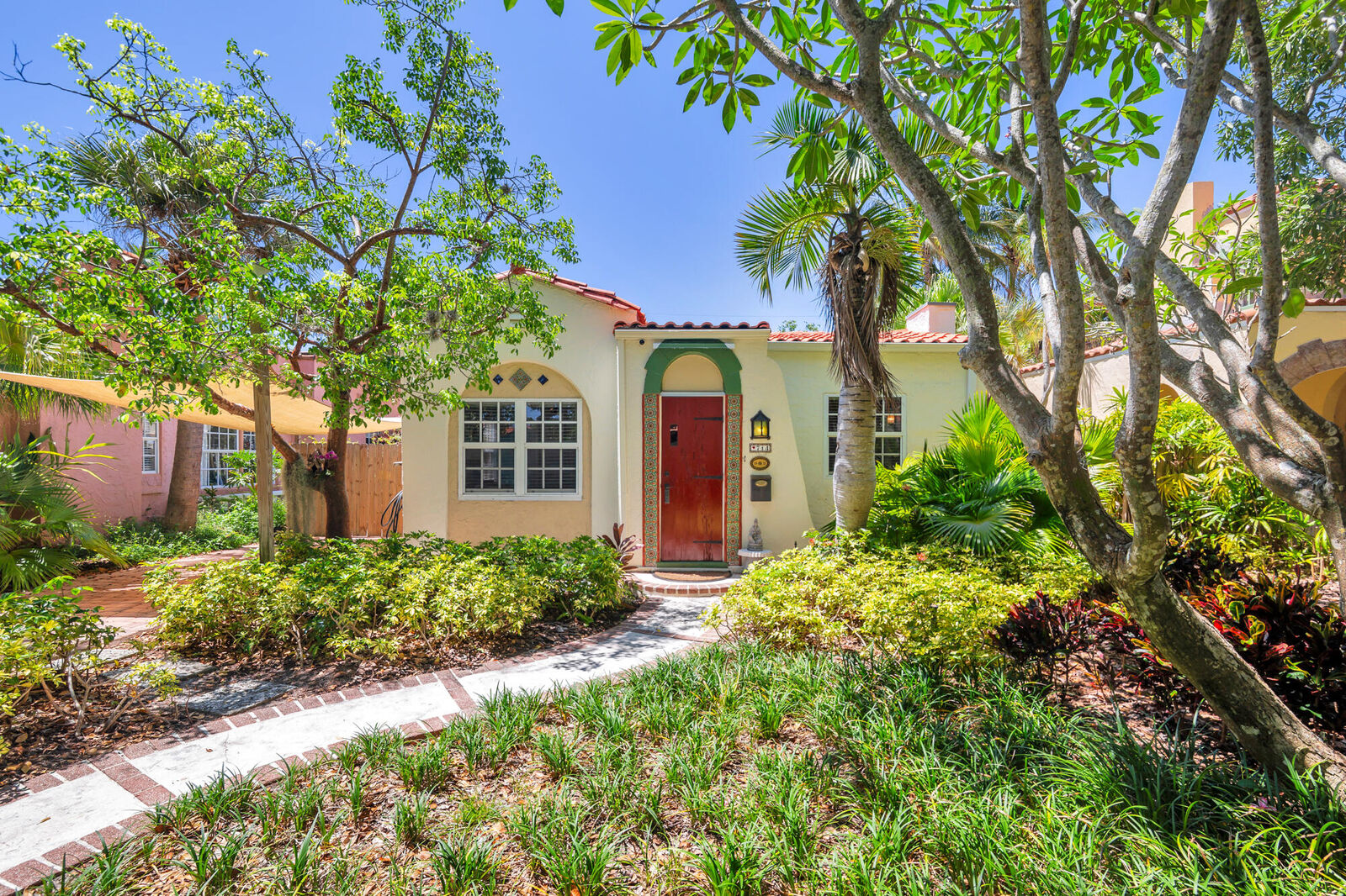 Property Photo: 714 Sunset Road FL 33401